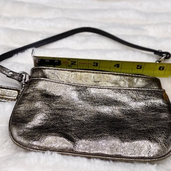 Coach Metallic Gold Leather Wristlet Clutch Zip Top Y2K Excellent Condition - Picture 3 of 6